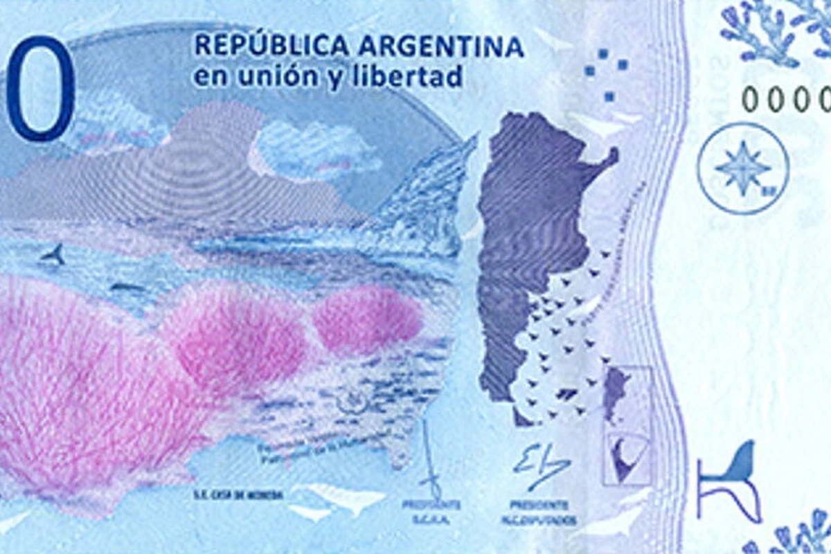Currency exchange window with peso and dollar signage in central Buenos Aires